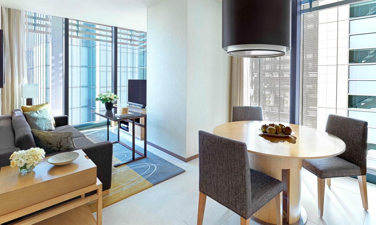 Oakwood Premier Tokyo Hotel Luaran gambar A typical apartment at The Suites at The Standard