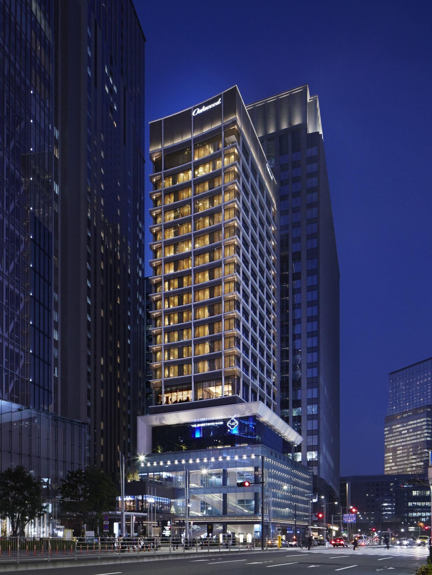 Oakwood Premier Tokyo Hotel Luaran gambar The hotel at night
