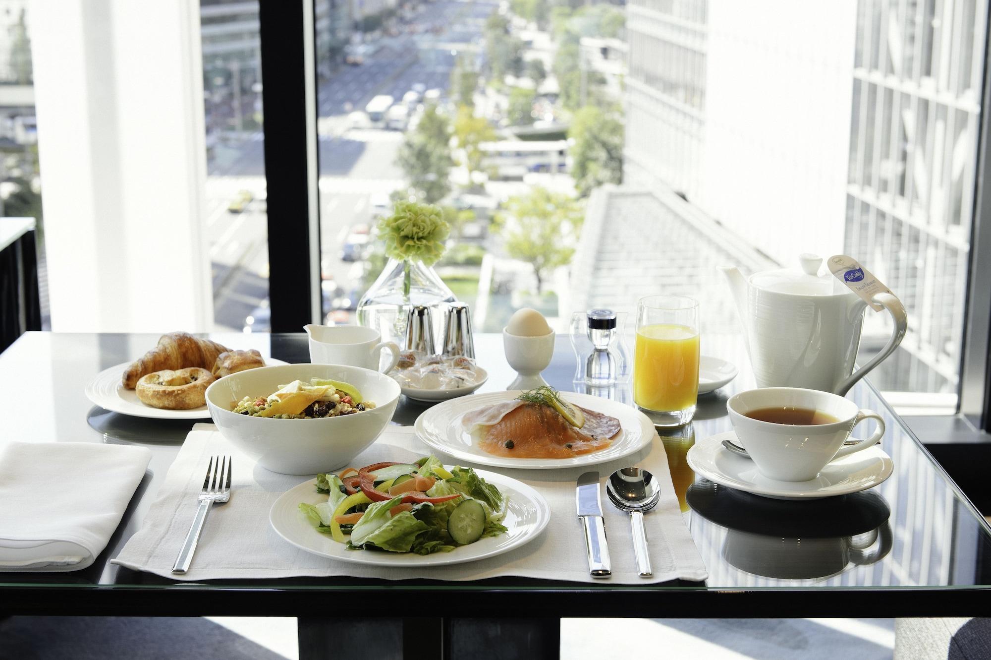 Oakwood Premier Tokyo Hotel Luaran gambar A breakfast table