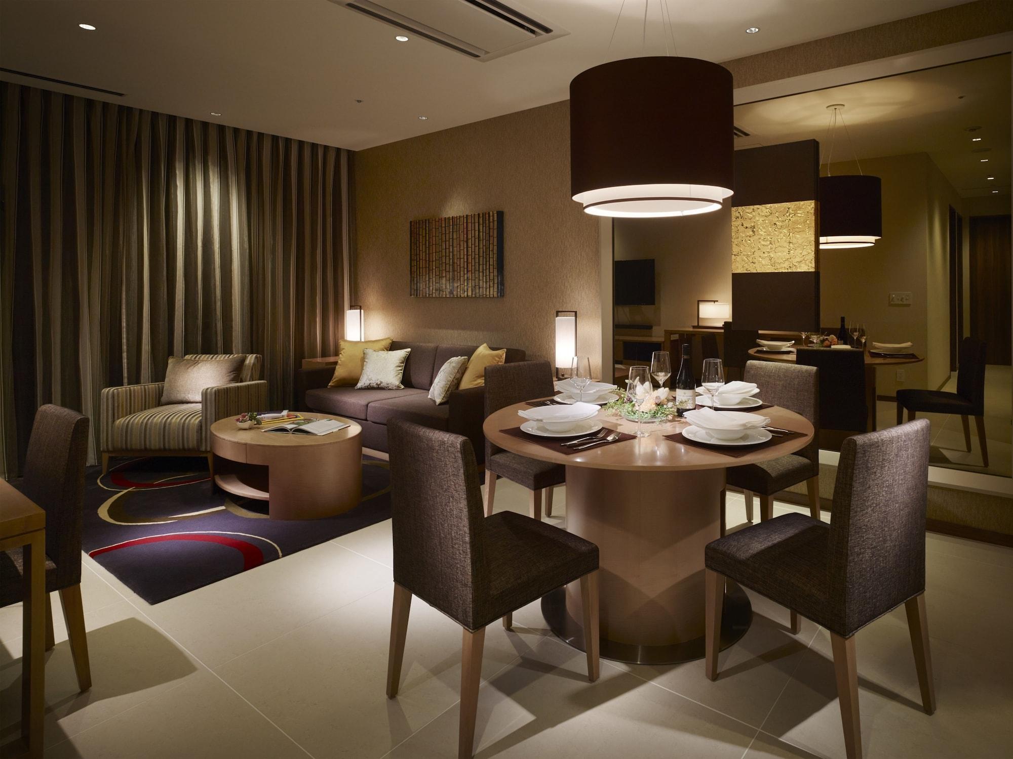 Oakwood Premier Tokyo Hotel Luaran gambar A suite at the hotel