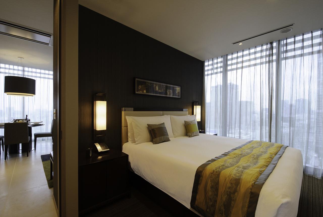 Oakwood Premier Tokyo Hotel Luaran gambar A bedroom at the Park Hyatt Hyderabad